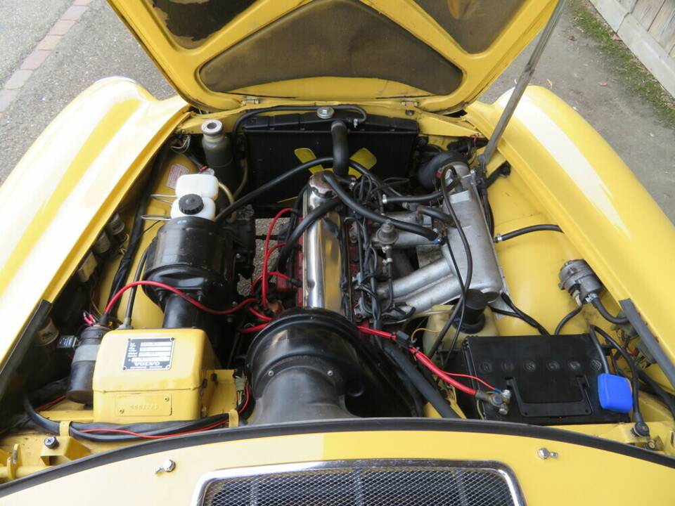 Image 13/18 of Volvo 1800 ES (1972)