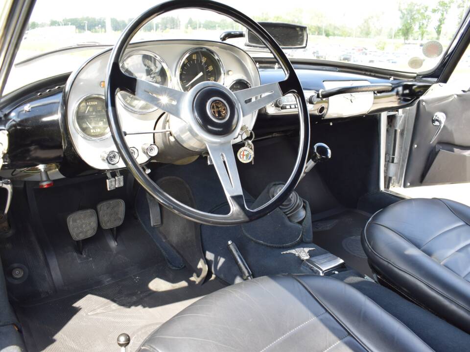 Image 10/18 de Alfa Romeo 2000 Spider (1960)