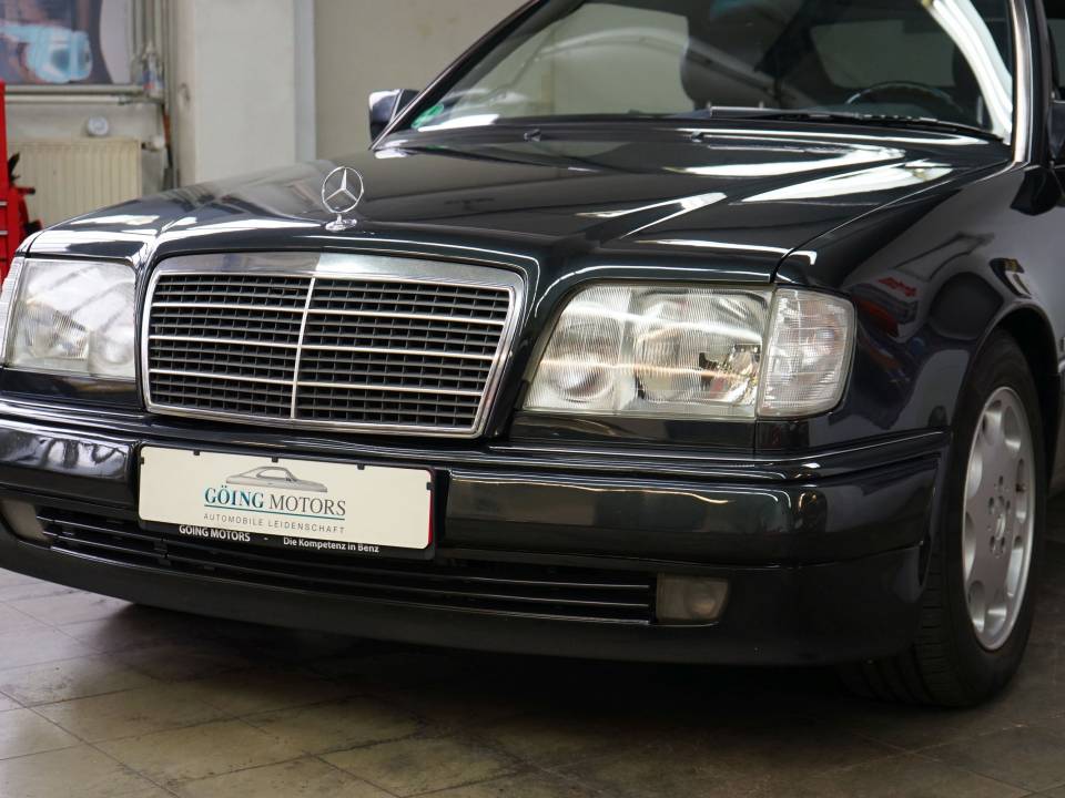 Image 7/34 of Mercedes-Benz E 500 (1995)
