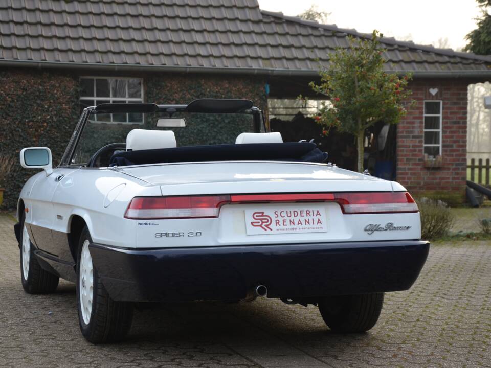 Immagine 4/18 di Alfa Romeo 2.0 Spider (1991)