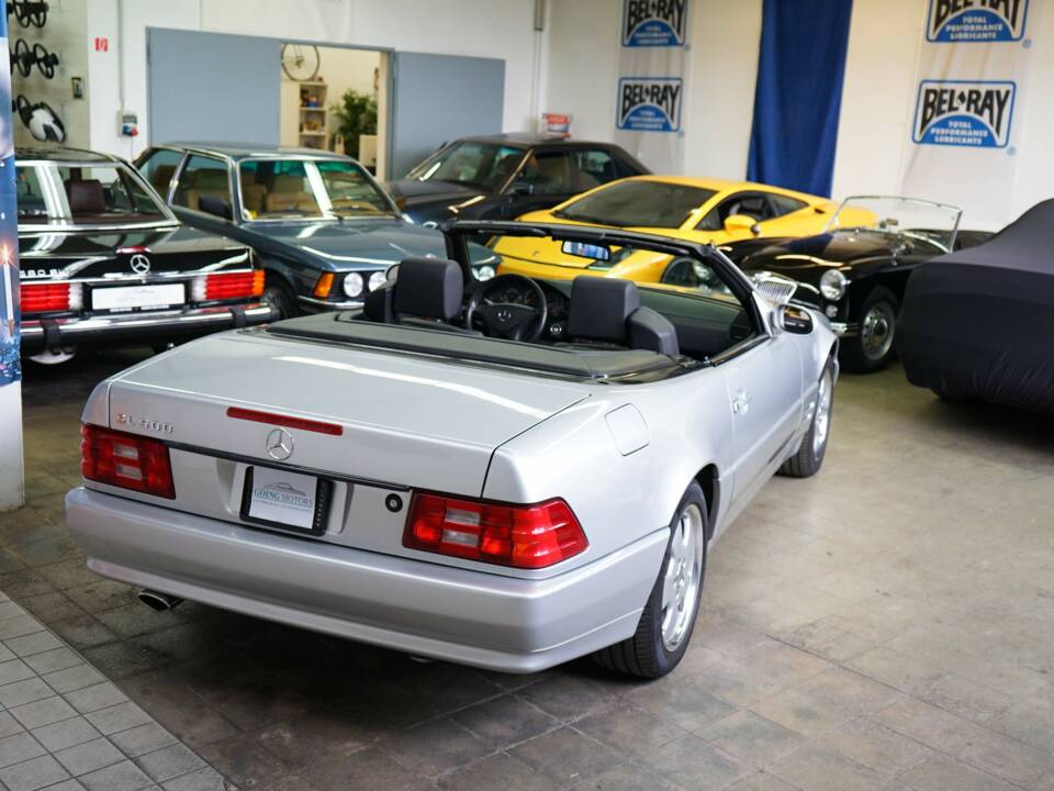 Image 14/33 of Mercedes-Benz SL 500 (2001)