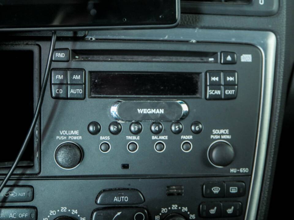 Image 25/36 of Volvo V70 D5 (2008)