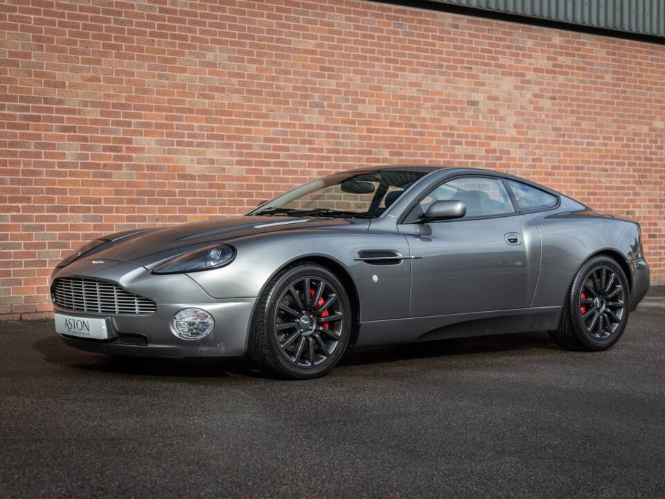 Image 1/30 of Aston Martin V12 Vanquish (2002)