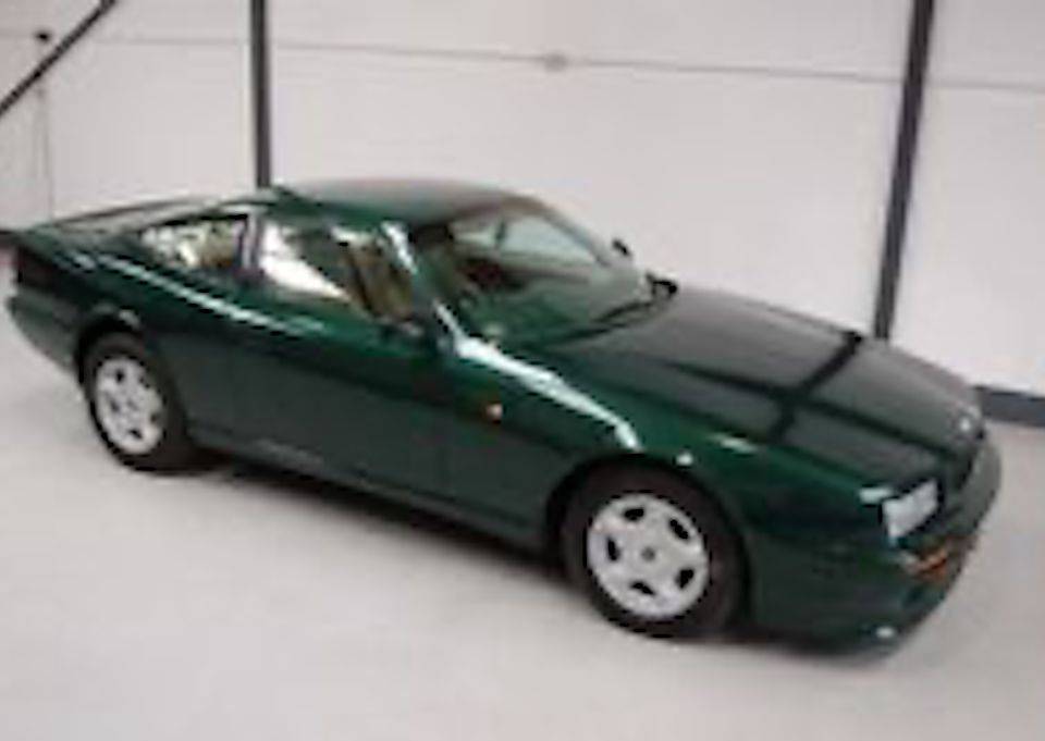 Image 14/16 of Aston Martin Virage (1990)