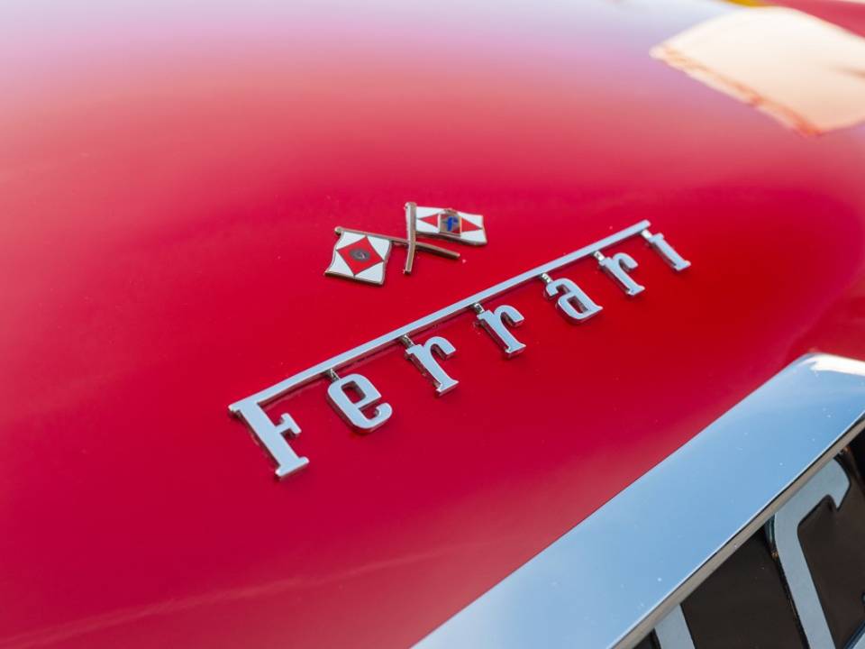 Image 21/50 of Ferrari 250 GT&#x2F;E (1963)