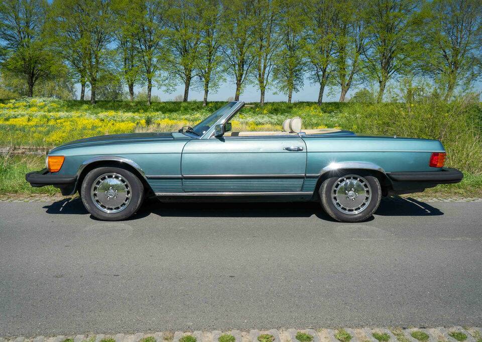 Image 5/8 de Mercedes-Benz 380 SL (1983)