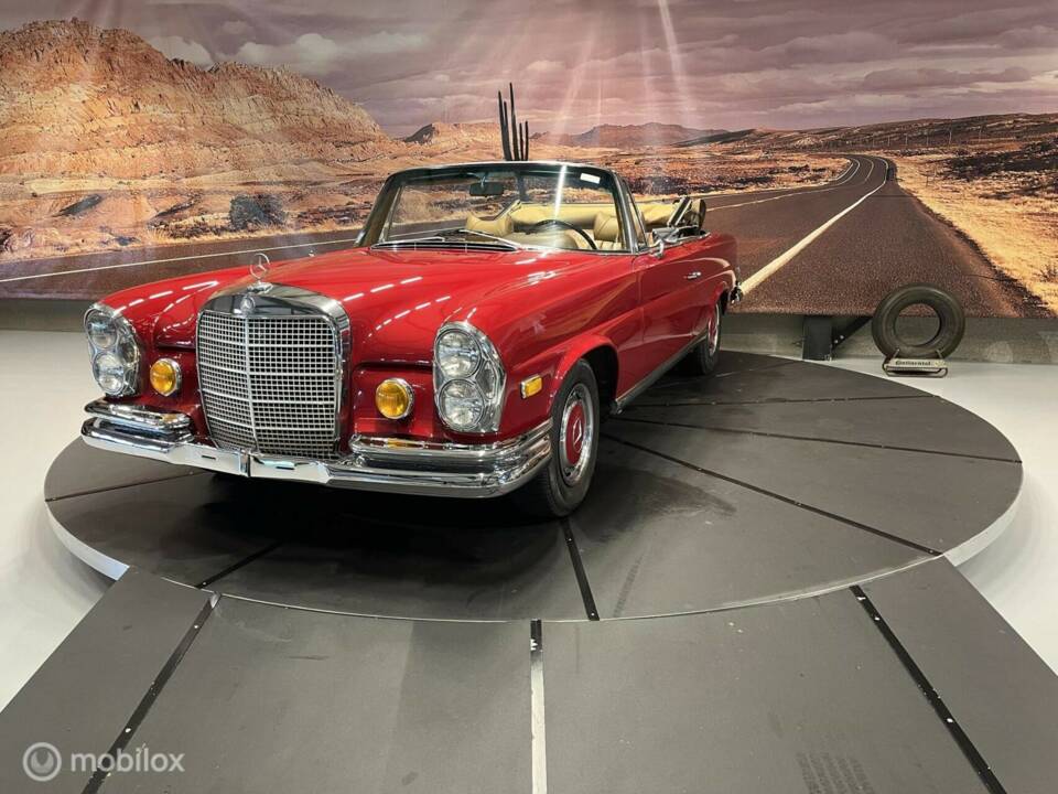 Image 2/40 of Mercedes-Benz 280 SE (1969)