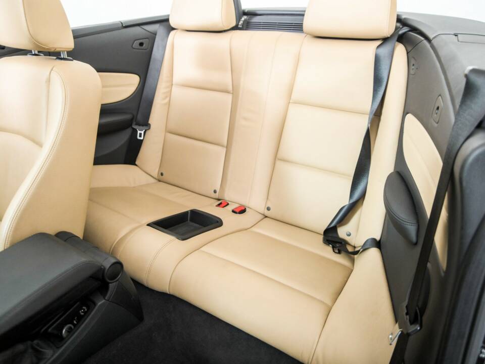 Immagine 38/50 di BMW 120i (2012)