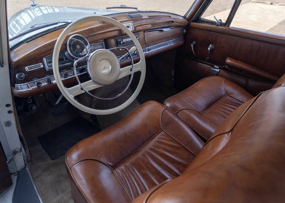 Image 2/8 of Mercedes-Benz 300 d (1961)
