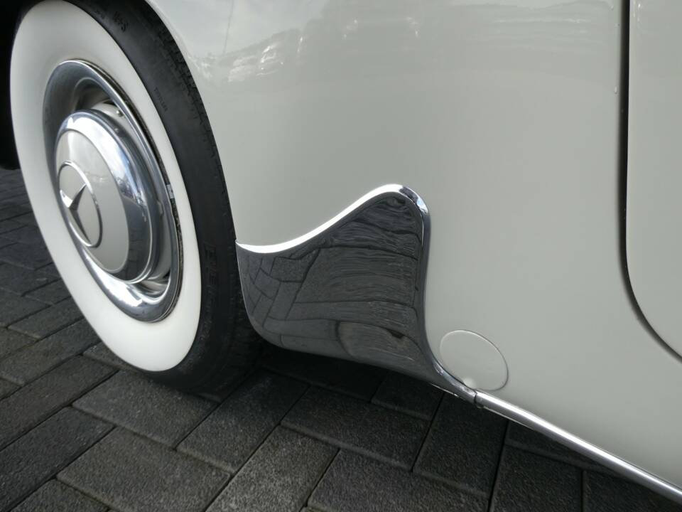 Image 25/27 of Mercedes-Benz 190 SL (1961)