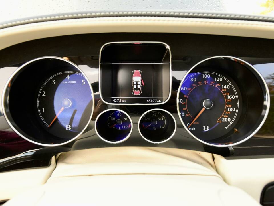 Image 33/50 of Bentley Continental GTC (2011)