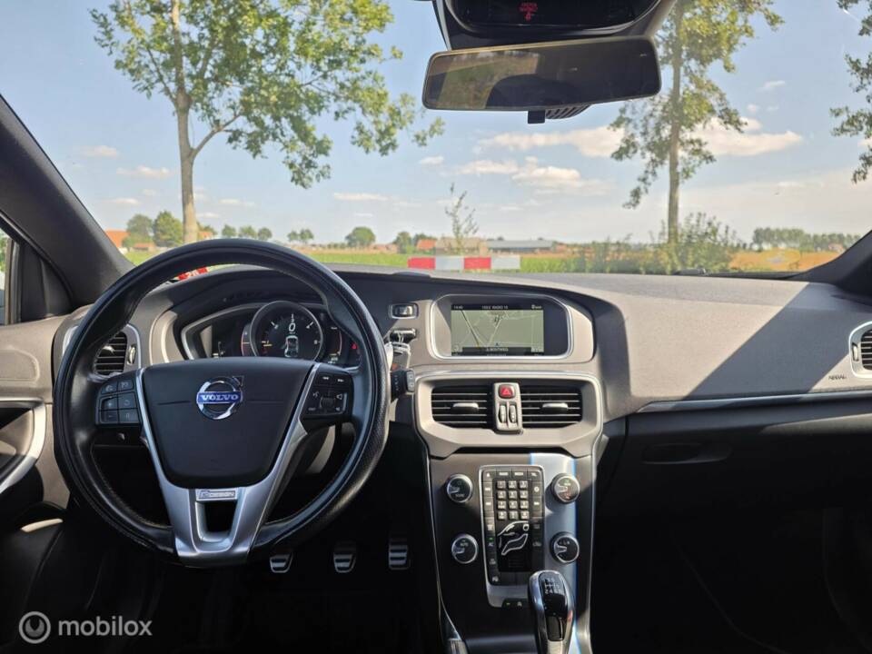 Imagen 19/42 de Volvo V40 D4 R-Design (2014)