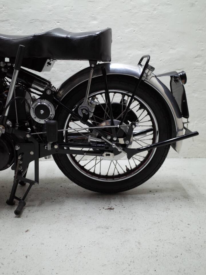 Immagine 32/36 di Vincent Black Shadow C (1951)
