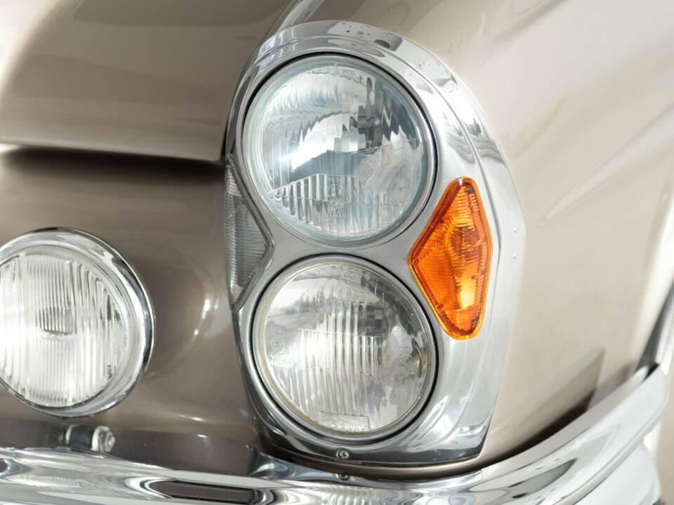 Bild 22/42 von Mercedes-Benz 280 SE 3,5 (1971)