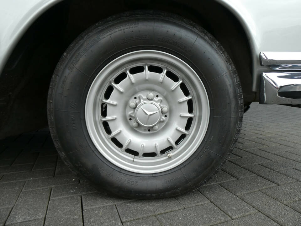 Image 28/31 of Mercedes-Benz 280 SE 3,5 (1970)
