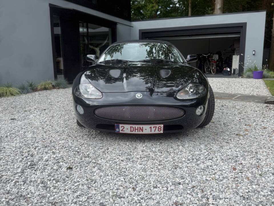 Image 2/24 of Jaguar XKR (2005)