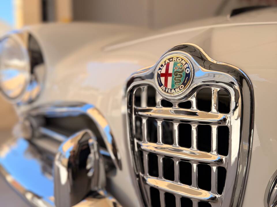 Image 34/72 of Alfa Romeo Giulietta Spider (1957)