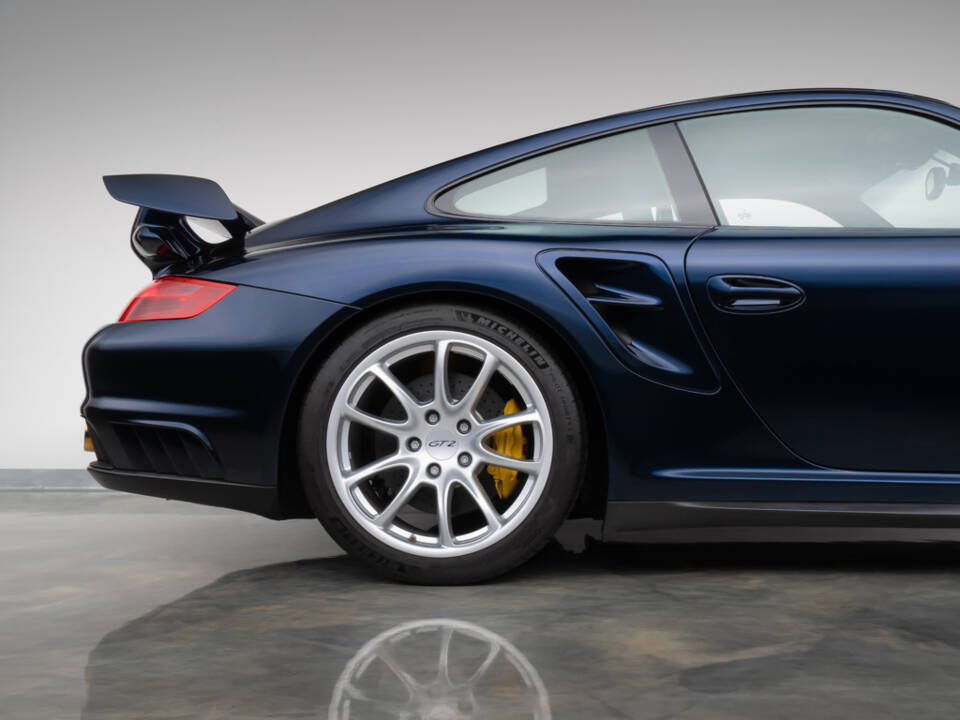 Bild 34/42 von Porsche 911 GT2 (2008)
