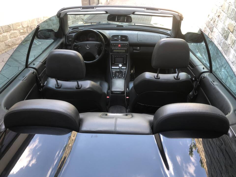 Immagine 8/18 di Mercedes-Benz CLK 430 (1999)