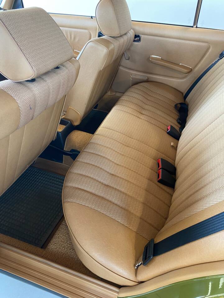 Immagine 22/91 di Mercedes-Benz 240 D (1981)