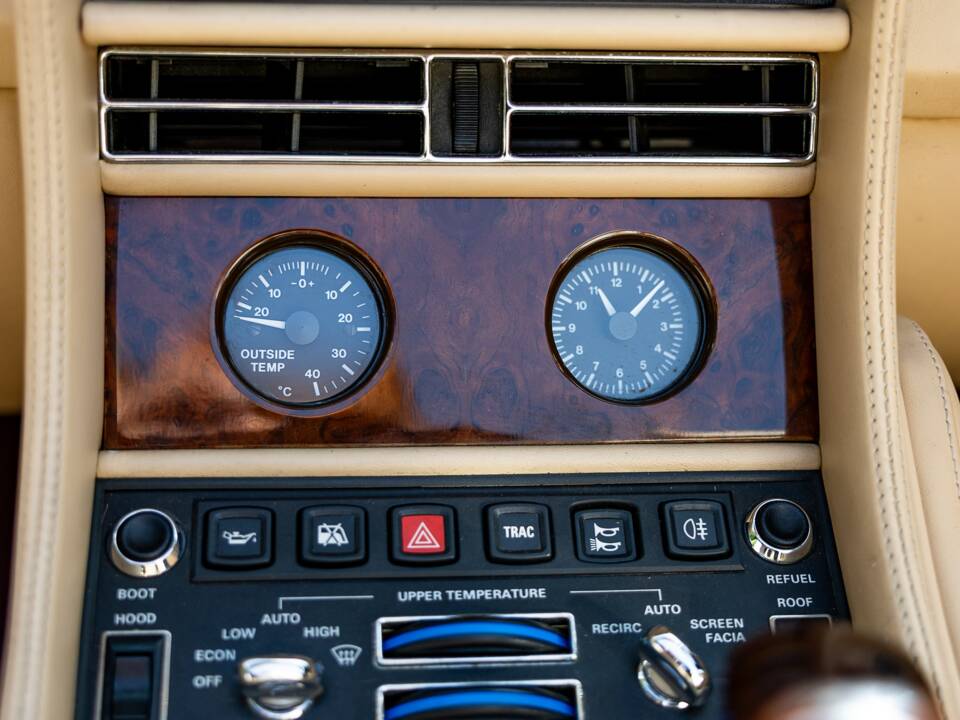 Image 24/46 of Bentley Azure (1997)