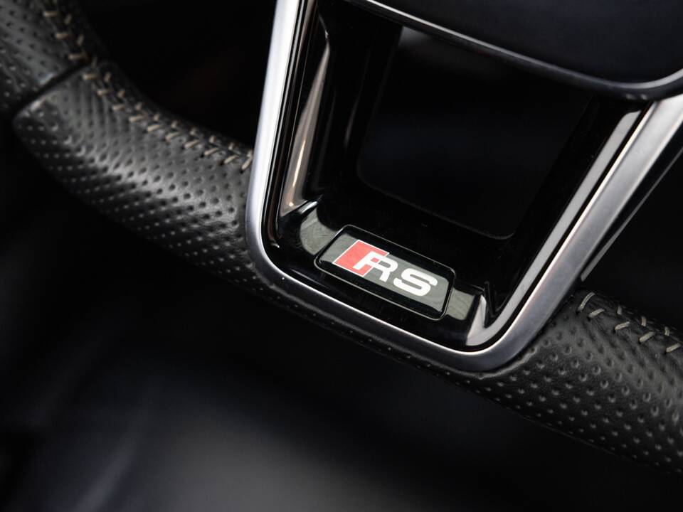 Image 18/40 of Audi RS6 Avant (2019)