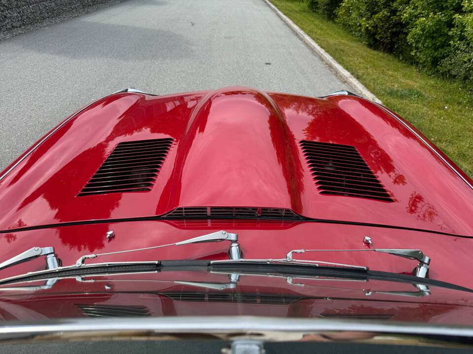 Image 14/35 of Jaguar E-Type (1969)