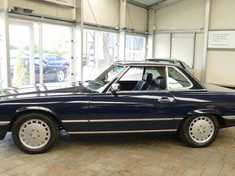 Image 15/22 de Mercedes-Benz 300 SL (1989)