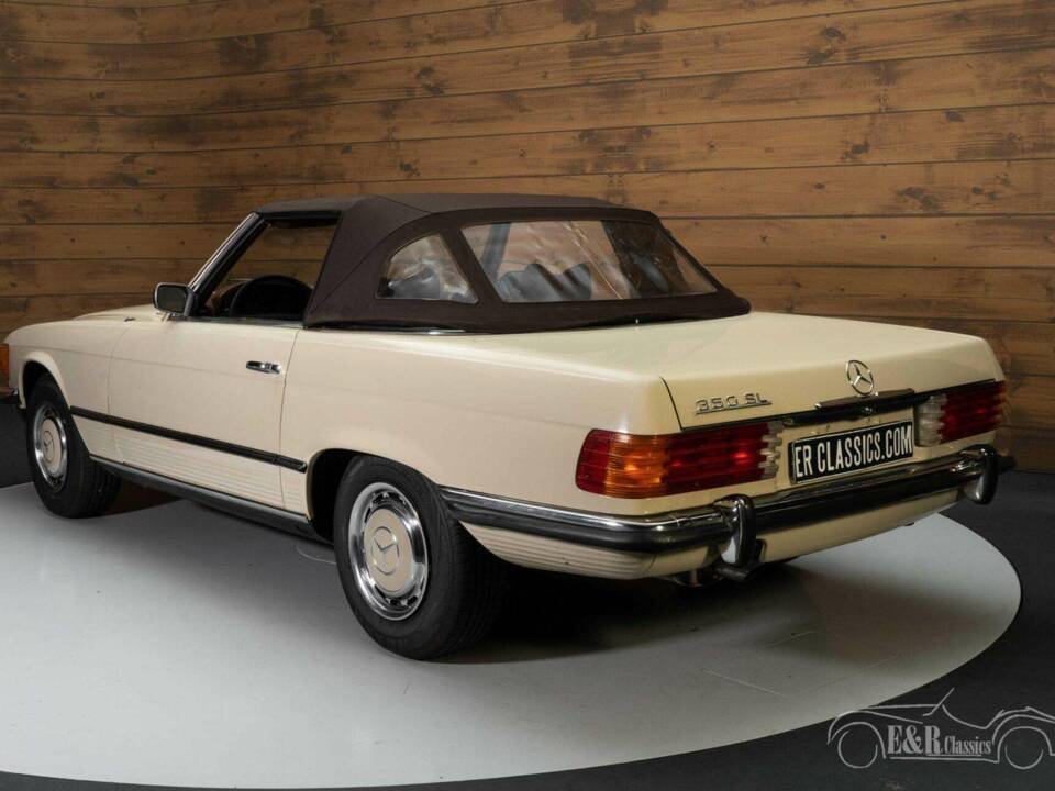 Image 15/19 of Mercedes-Benz 350 SL (1972)