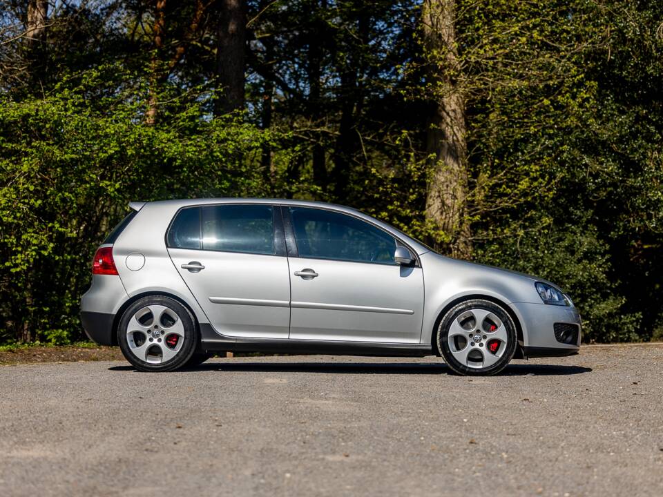 Bild 21/50 von Volkswagen Golf V GTI (2006)