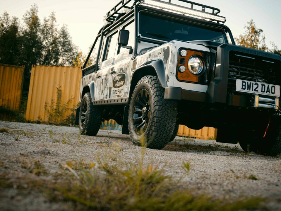 Bild 36/42 von Land Rover Defender Works V8 Trophy (2012)
