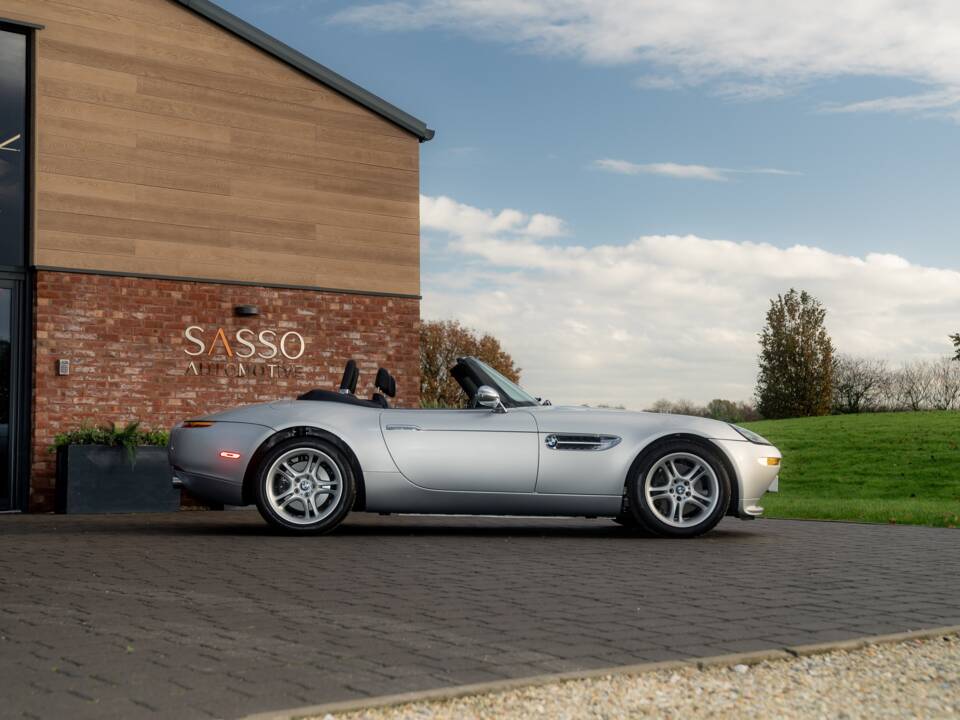 Image 17/84 of BMW Z8 (2001)