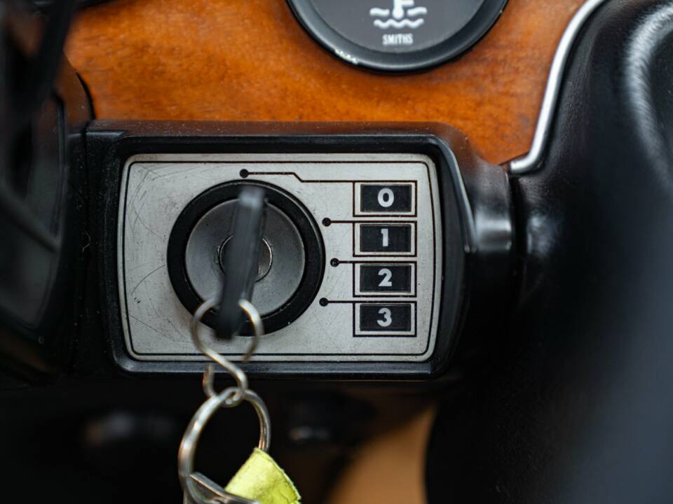 Image 45/50 de Jaguar XJ 6 4.2 (1981)