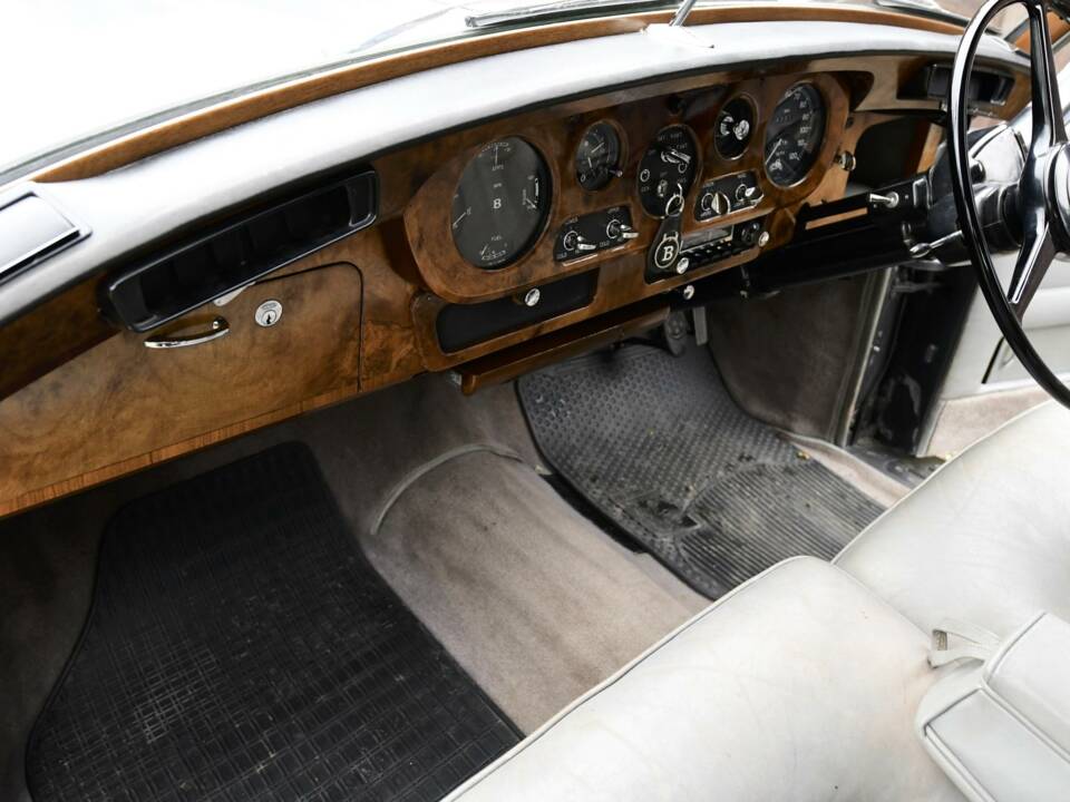 Image 50/50 of Bentley S 3 (1964)