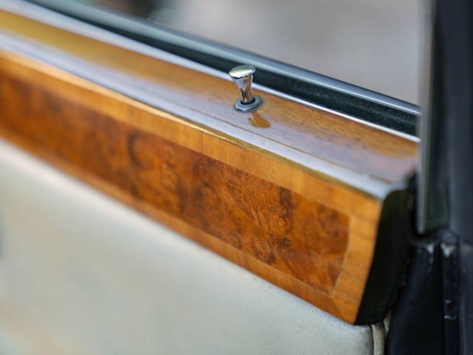 Image 37/50 of Bentley T 1 (1973)