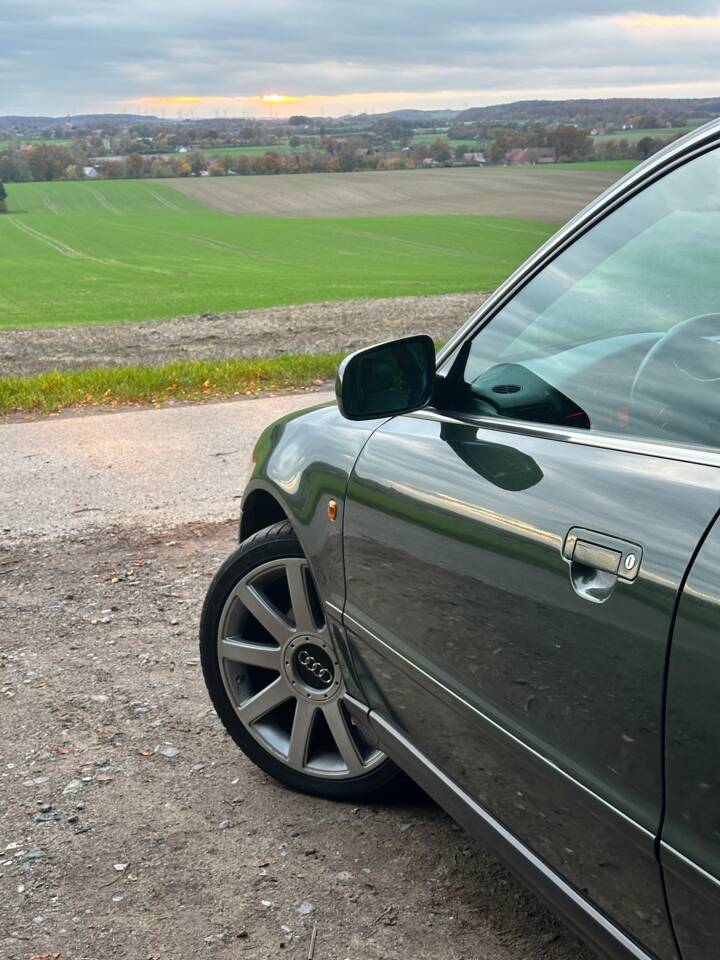 Immagine 8/26 di Audi A4 2.5 TDI (1999)