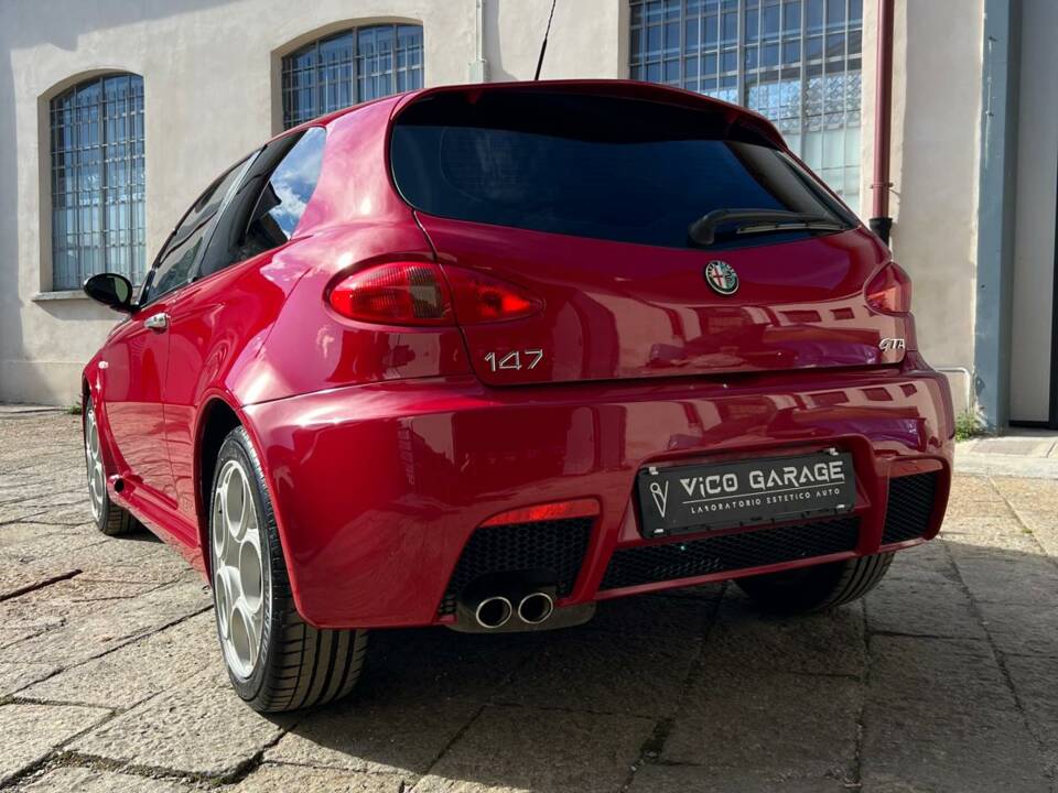 Immagine 15/15 di Alfa Romeo 147 3.2 GTA (2004)