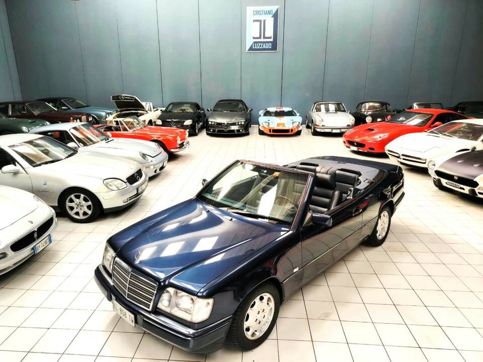 Afbeelding 1/40 van Mercedes-Benz E 200 (1996)