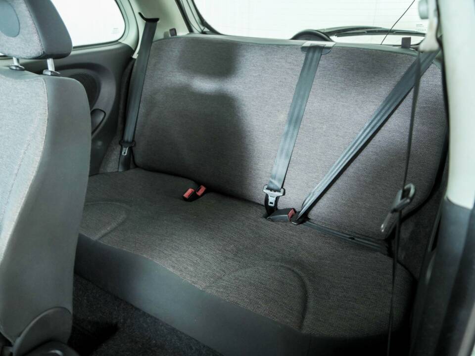 Image 29/35 of Nissan Micra C+C 1.6 (2005)