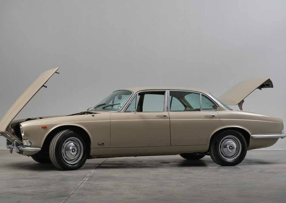 Image 8/31 de Jaguar XJ 6 2.8 (1970)