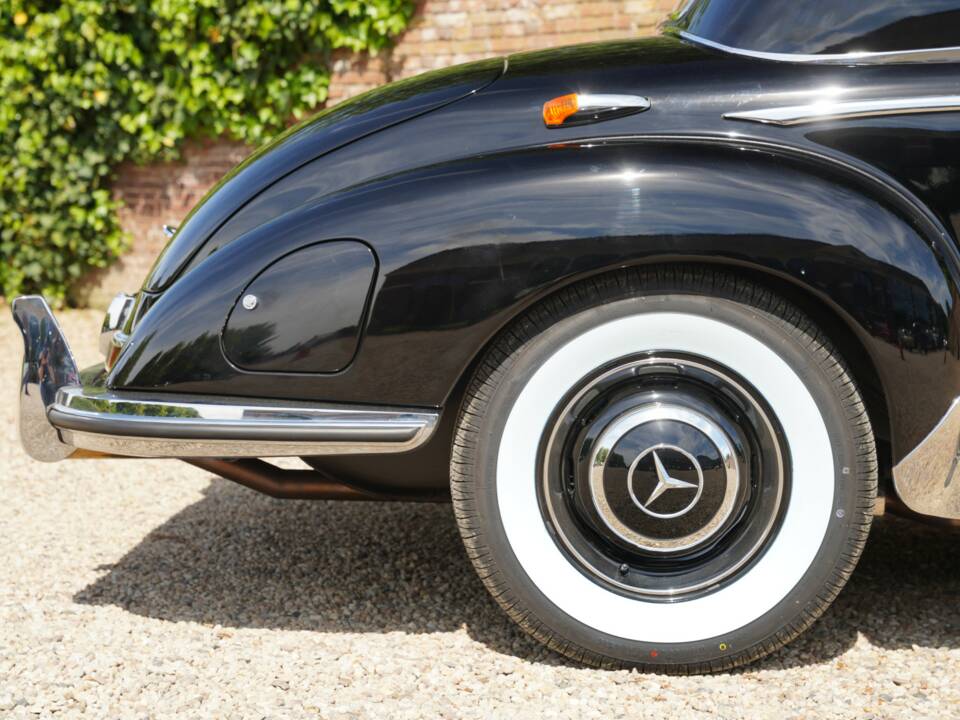 Image 24/50 of Mercedes-Benz 300 S (1953)