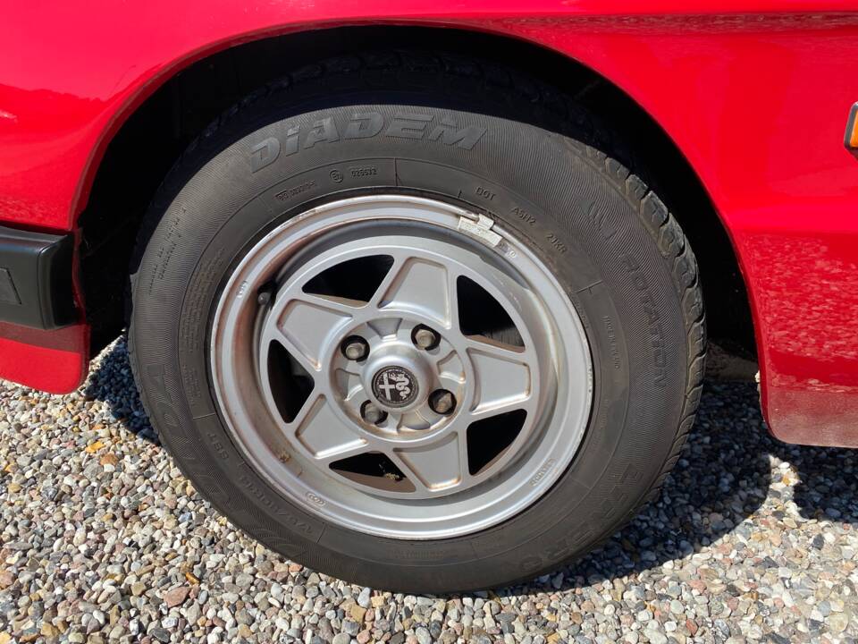 Image 12/56 of Alfa Romeo 2.0 Spider (1986)
