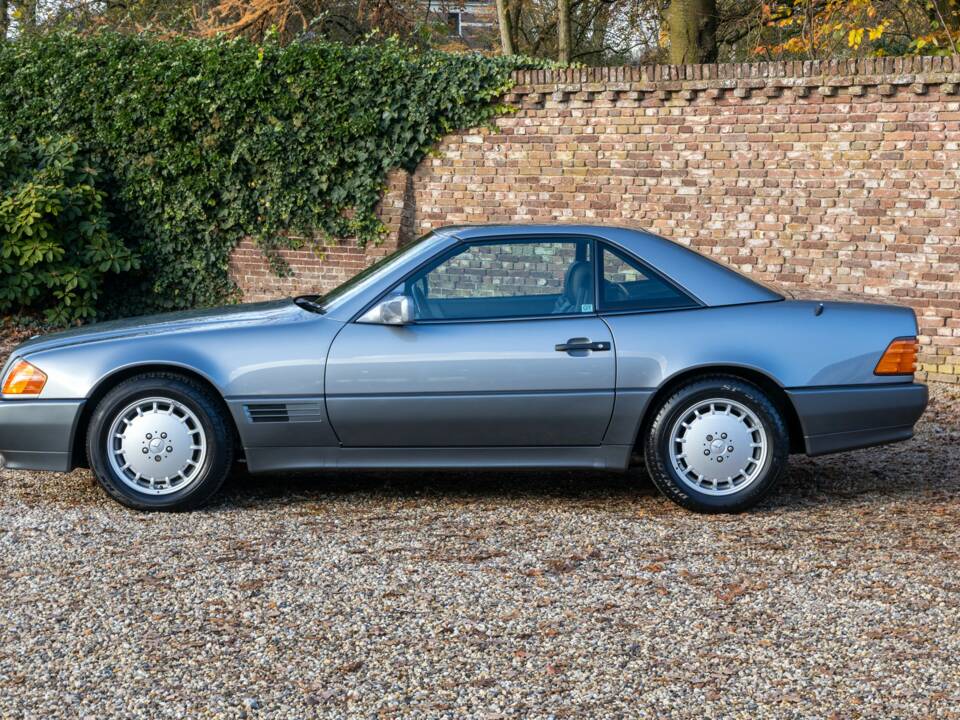 Image 24/50 of Mercedes-Benz 500 SL (1991)