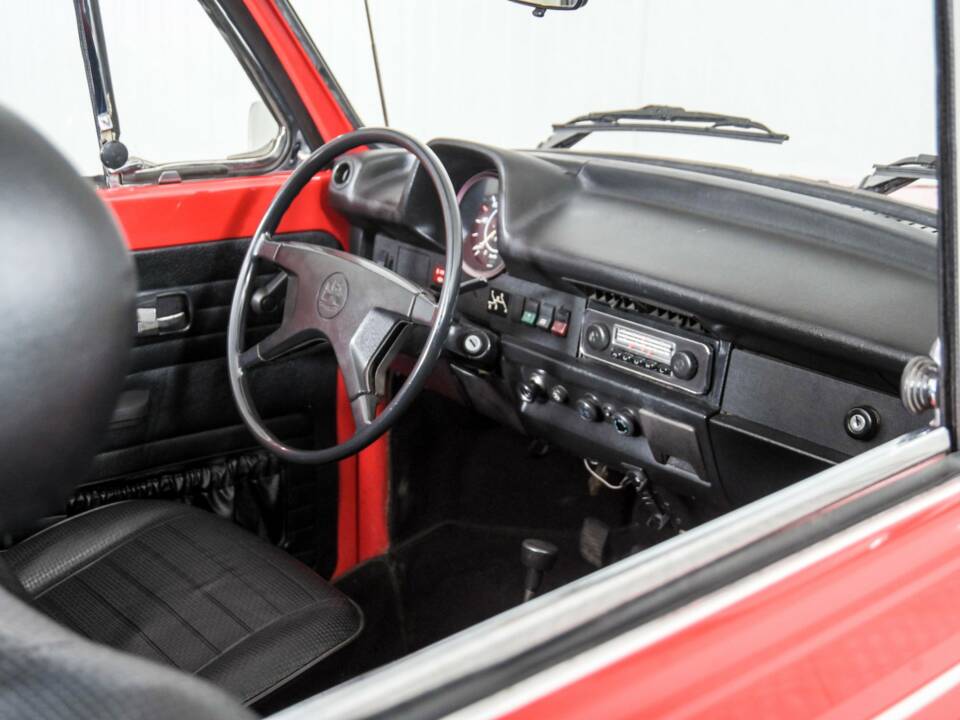 Bild 32/50 von Volkswagen Käfer 1303 LS (1974)