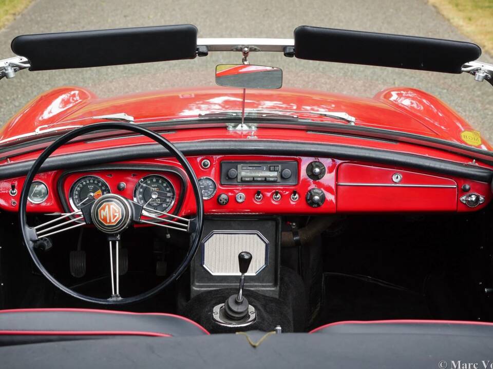 Image 27/39 de MG MGB (1964)