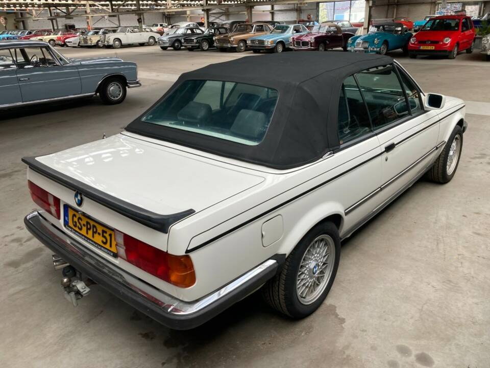 Image 33/34 de BMW 325i (1987)
