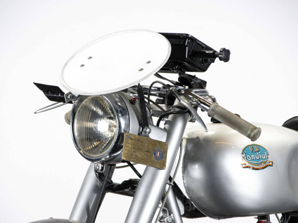 Bild 43/50 von Mondial 160 Sport Lusso (1954)