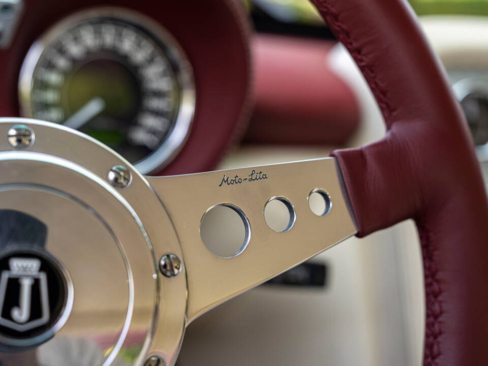 Image 18/34 of Jensen Interceptor MK III (1972)