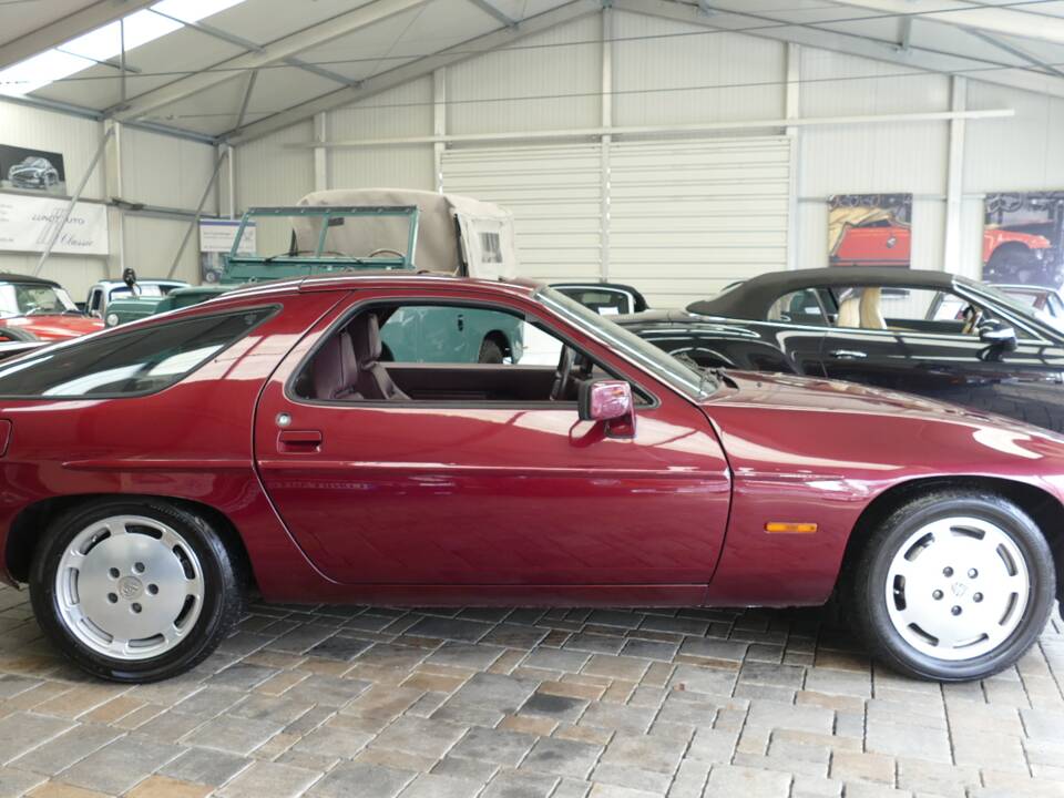 Image 6/18 of Porsche 928 S (1982)