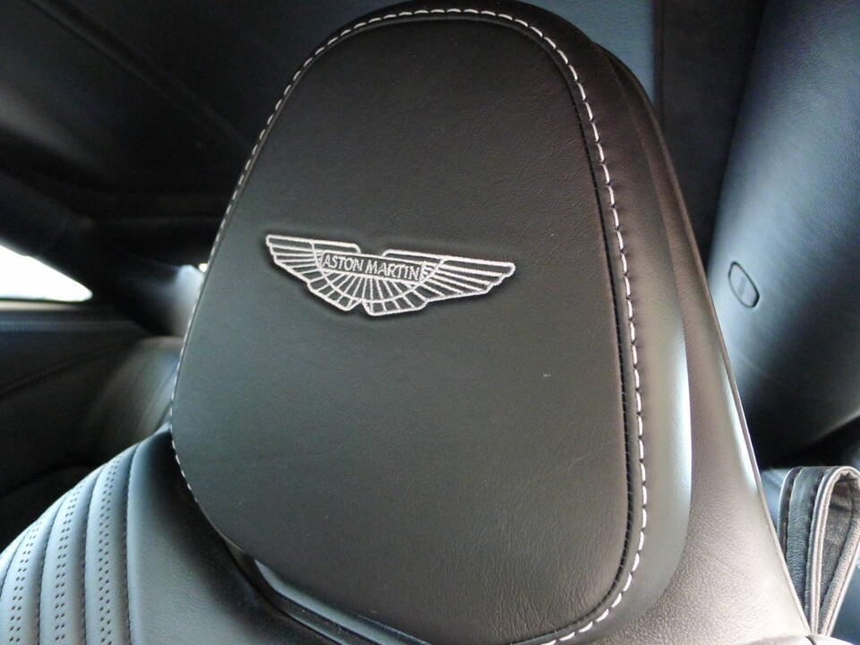 Image 10/37 of Aston Martin DB 11 V12 (2020)